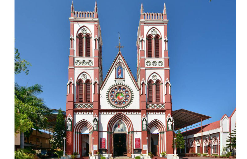 Sacred Heart Church famous landmarks in pondicherry